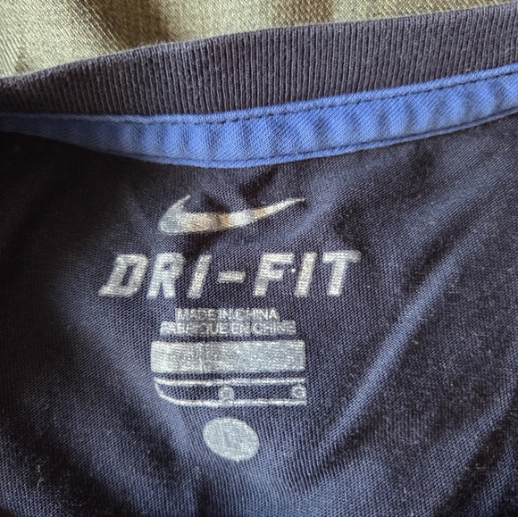 Nike Lebron James Tshirt. Men's Large - Picture 3 of 5